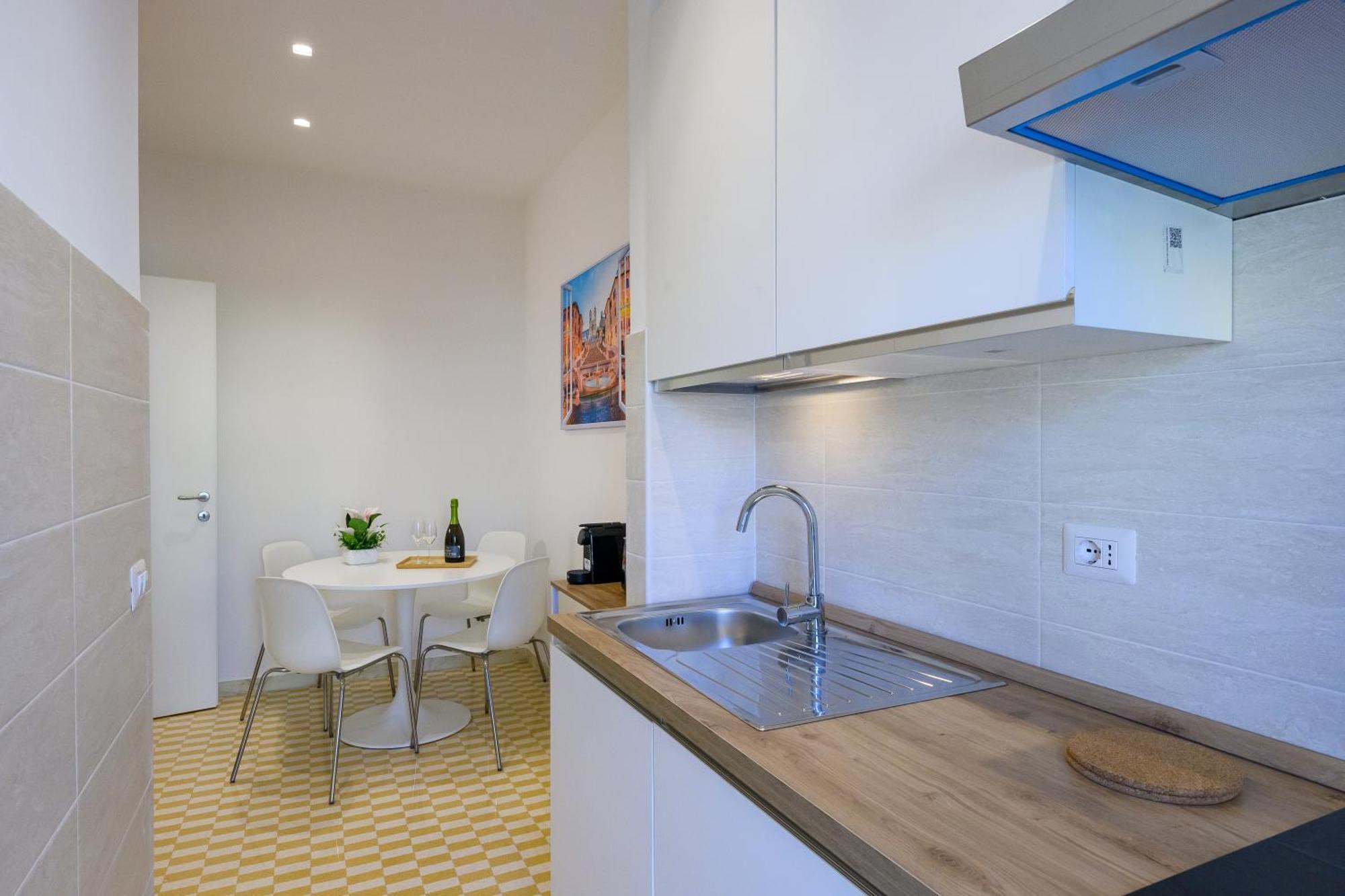 Luxury Suite-Metro Malatesta Рим Екстериор снимка