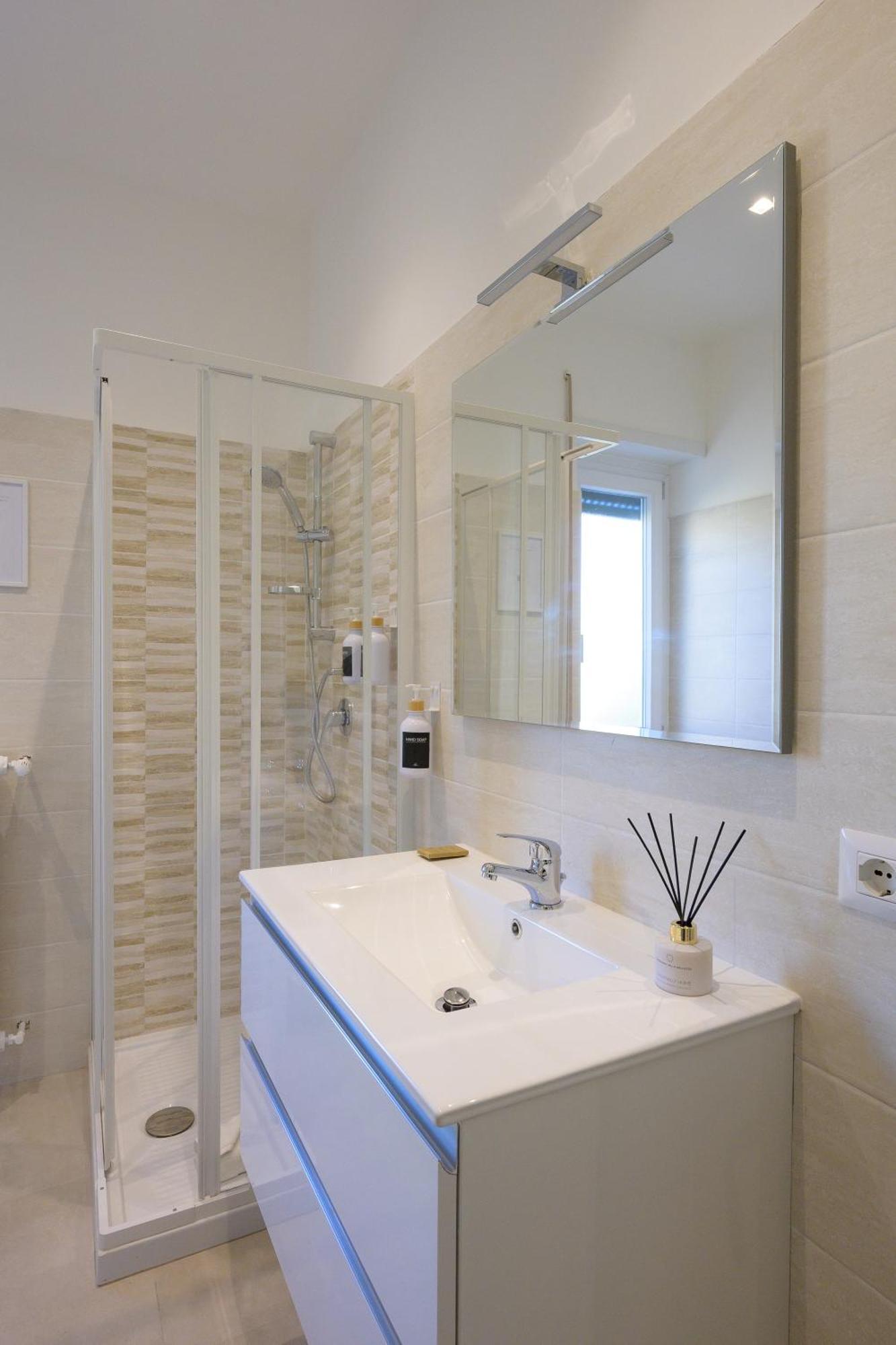 Luxury Suite-Metro Malatesta Рим Екстериор снимка